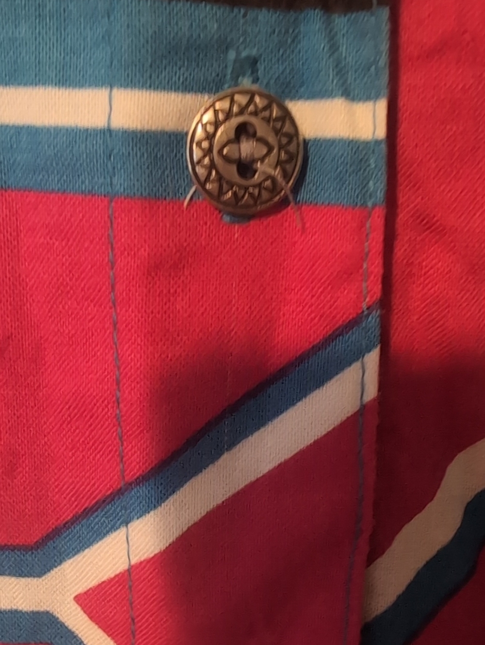 Wrangler Cropped Blue & Magenta Geometric Western Shirt - Picture 4 of 6